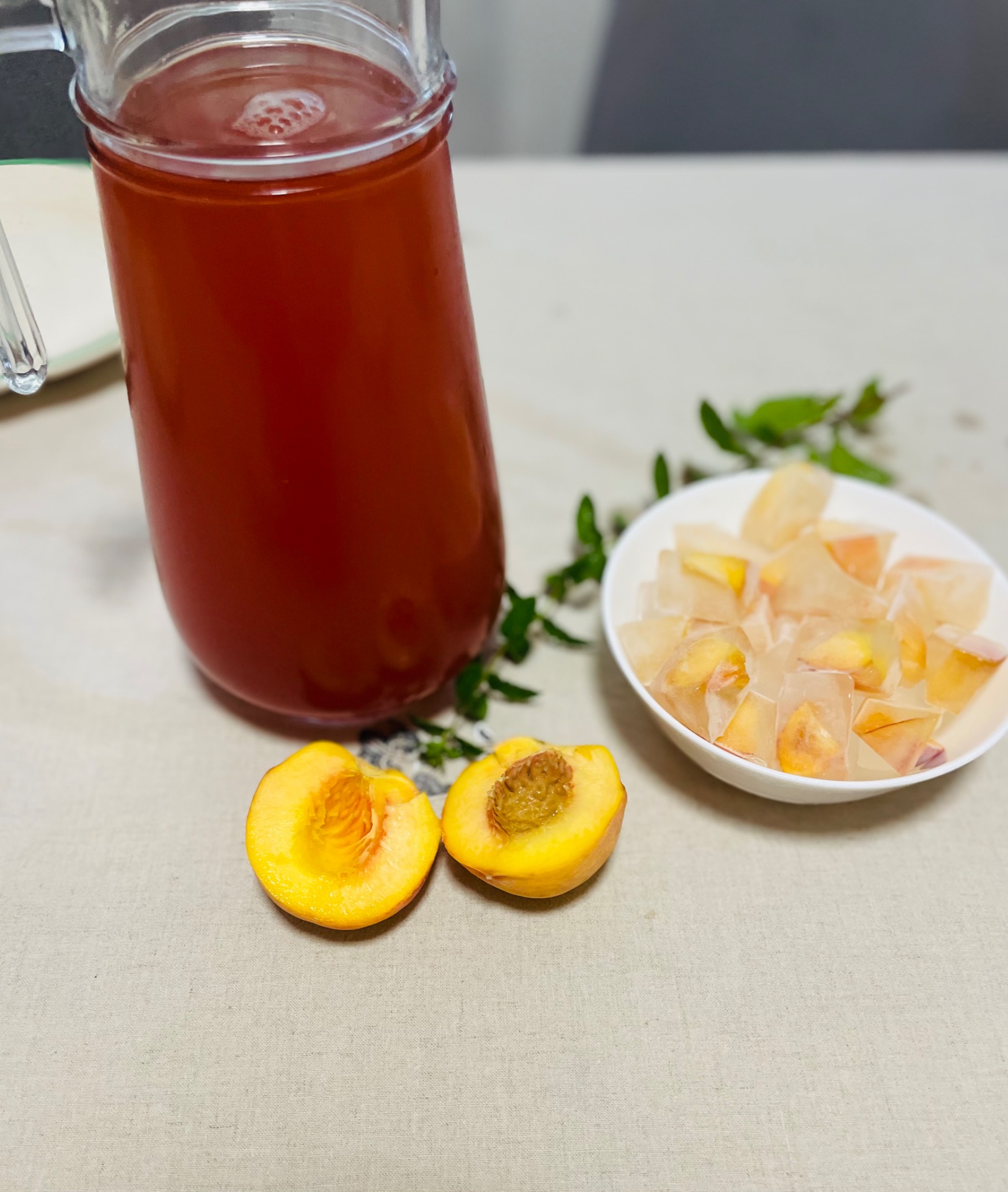 Jeges tea a kertben termett barackból